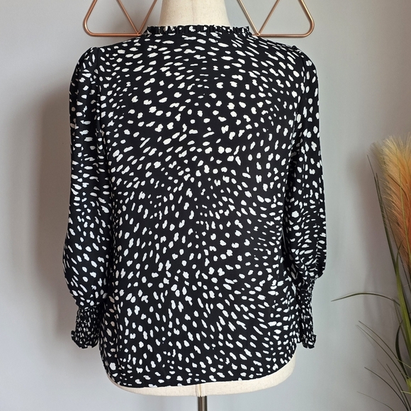 Aqua, Black White Dot V-Neck Blouson Smocked Sleeve Blouse Top, Size Medium - Picture 6 of 9